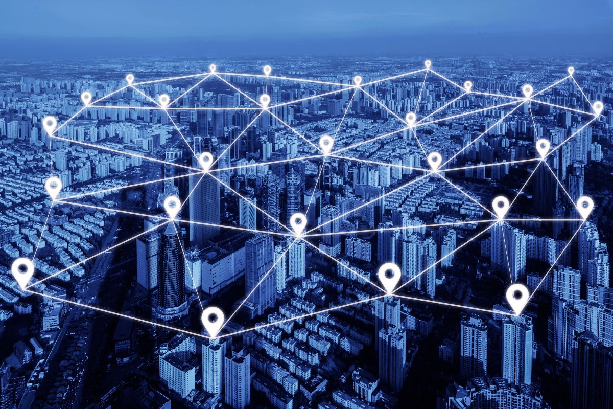 Ilustración de la red global de aliados estratégicos de Enigmarketing conectando innovación, talento y tecnología